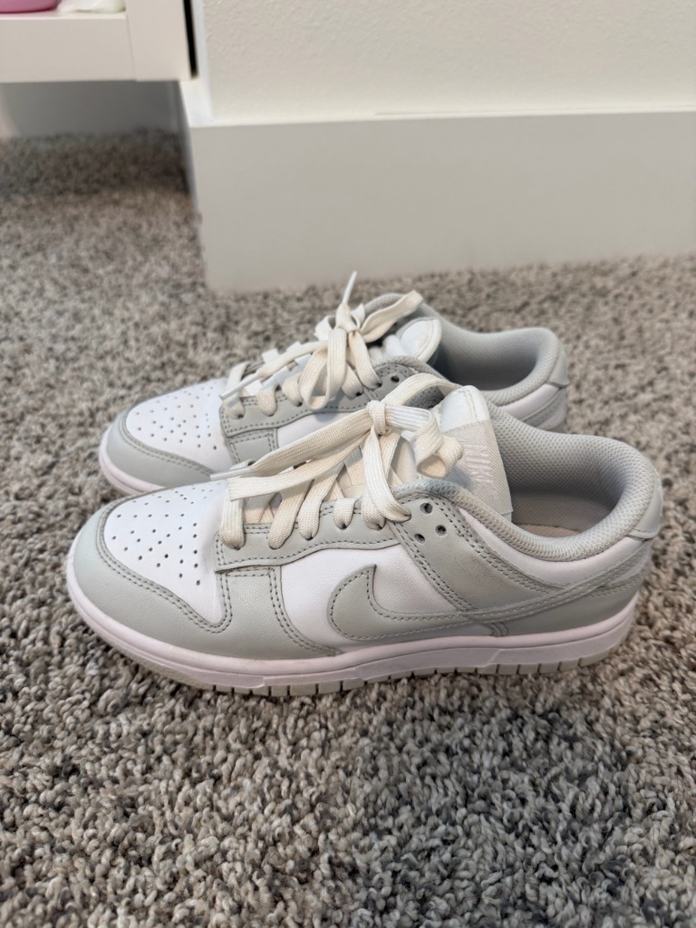 Nike Kids Low-Top Sneakers in White and‎ Light Gray